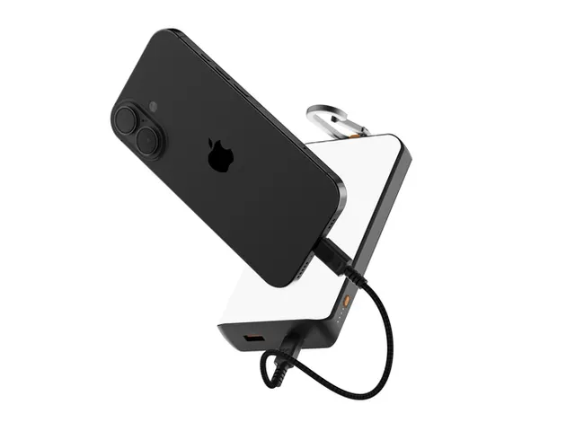 Powerbank Xtorm Solar and Light 10.000 zwart