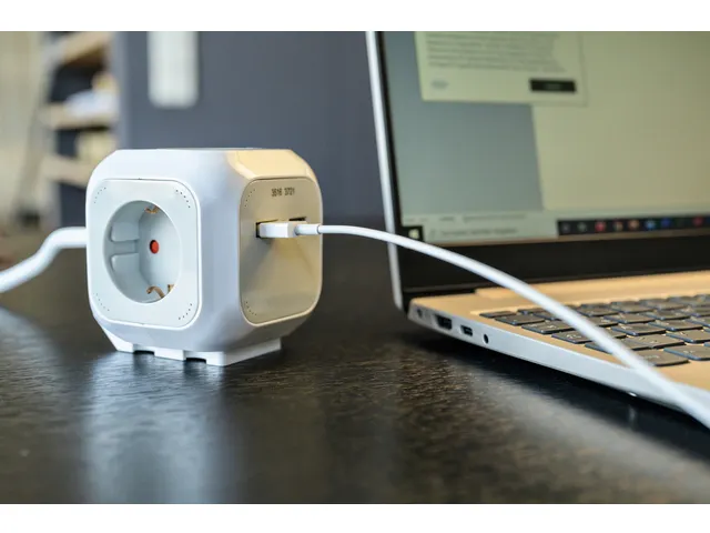 Stekkerblok Brennenstuhl 4 voudig inclusief 2 USB 140cm wit/grijs