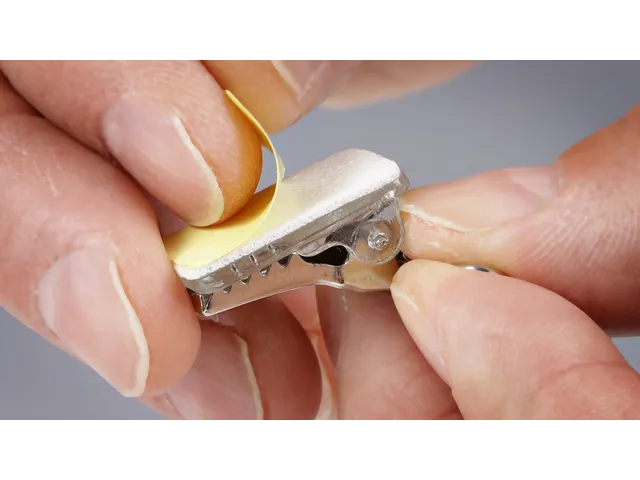 Clip met speld Europel zelfklevend voor badges