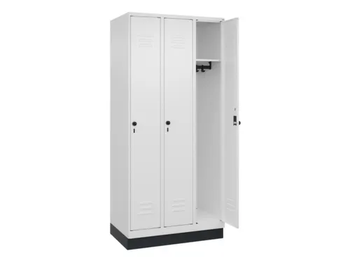 locker,HxBxD 1950x900x500mm,3vak,vak B 300mm,draaigrendel,sokkel