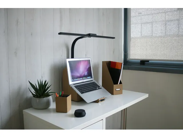 Bureaulamp Unilux Strata base led zwart