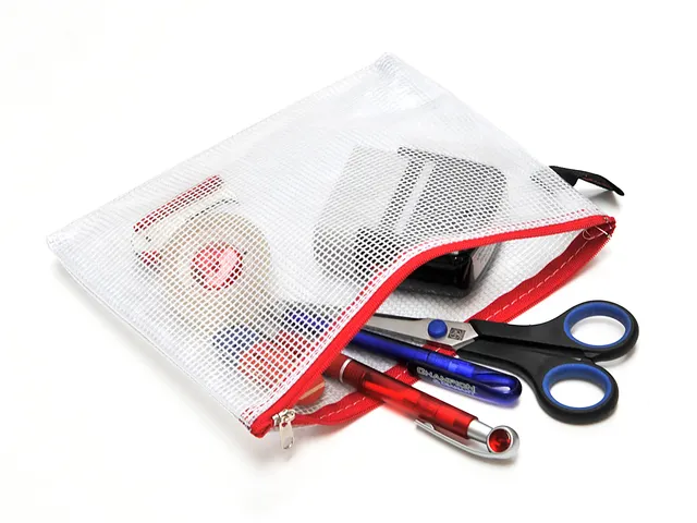 etui B6 transparant met rode rits