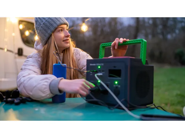 SE OffGrid Portable Power Station 730 - Li-Ion accu, LCD, 2x stopconta
