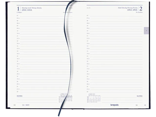 schoolagenda Saturnus 16 maanden Essenz antraciet 1dag/1pag 2025-2026