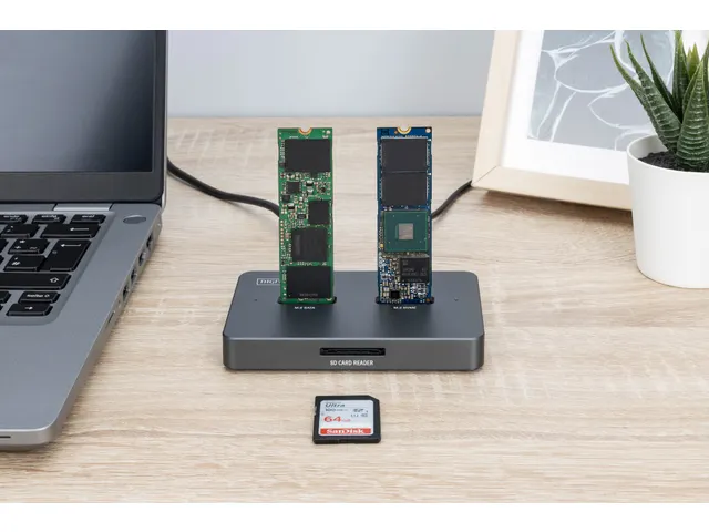 DIGITUS M.2 NVMe + M.2 SATA SSD docking station met SD Express kaartle