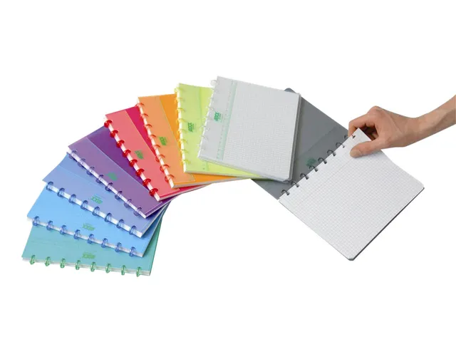 Cahier Adoc A5 carreau 4x8mm 144 pages 90g PP assorti