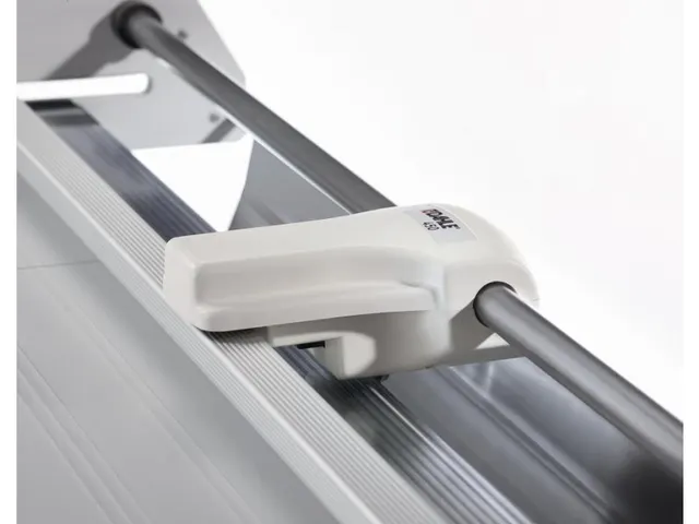 Rogneuse professionnelle Dahle 450 A0 150cm avec châssis