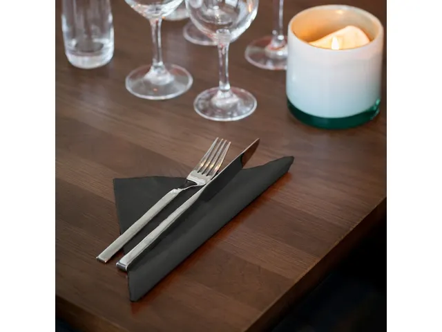Serviette de table Tork 477675 Dinner 3 ép Pli 1/4 39x39cm Noir