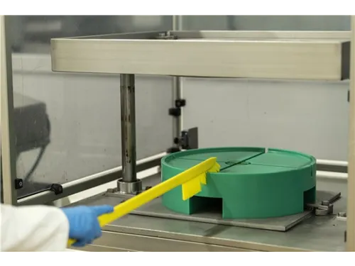 Vikan Hygiene precisieborstel lange steel 600mm medium vezels Geel