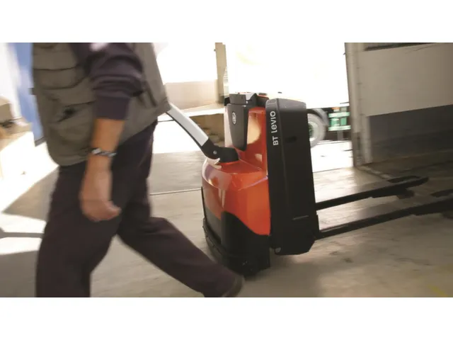 transpalette,force 1400kg,fourche L 1150mm,roue entraîn. PU