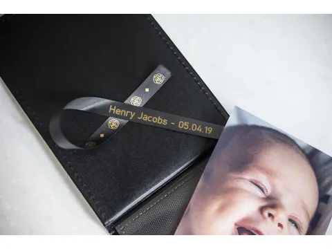 Brother TZE-R354, Goud op zwart, TZe, Zwart, Thermo transfer, China, B