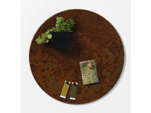 Magnetisch metalen memobord van Naga Ø 35 cm in roestkleur.