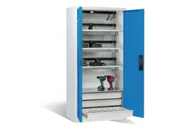 acculaadkast 1950x930x500mm 15stekkerdozen 230V ventilator fr. RAL5012
