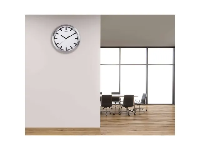 Wandklok MAUL Pilot RC Ø30,5cmx4.5cm aluminium/wit incl.batterij