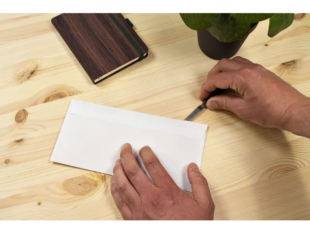 Ouvre-lettres Westcott métal manche plastique noir