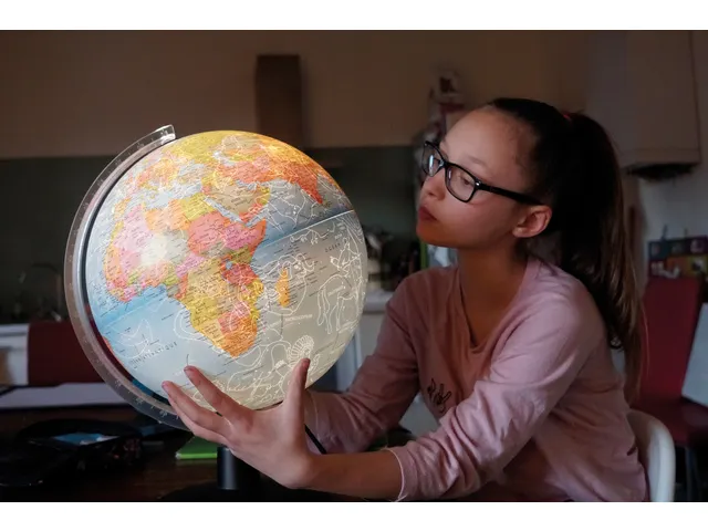 Jour et nuit geographical globe