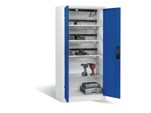 acculaadkast 1950x930x500mm 15stekkerdozen 230V ventilator fr. RAL5010