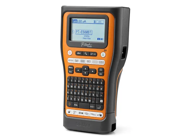 Brother PT-E560BTSP, QWERTY, HSE/TZe, Thermo transfer, 180 x 180 DPI,