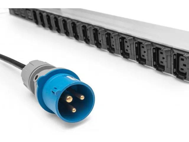 IT BASIC PDU verticaal 16A 24xC13 3xC19 1ph 3m kabel IEC60309 Zwart