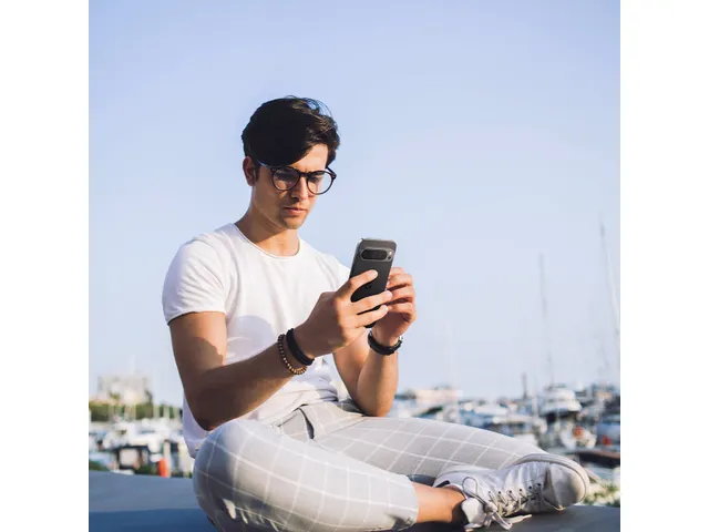 Spigen AGL08443 Camerabeschermer Google Pixel 9 Glas.tR EZ Fit Optik