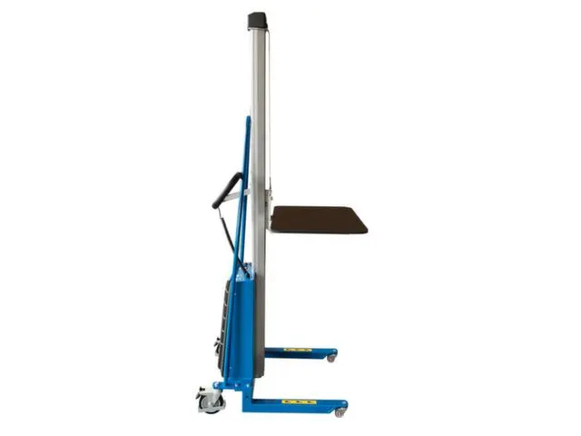 élévateur électrique,force 100kg,plateforme Lxl 600x470mm,4 roul.