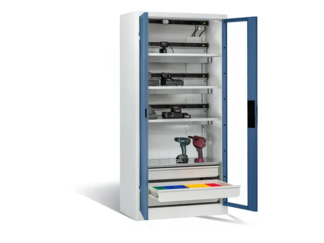 acculaadkast 1950x930x500mm 15stekkerdozen 230V ventilator fr. RAL5023