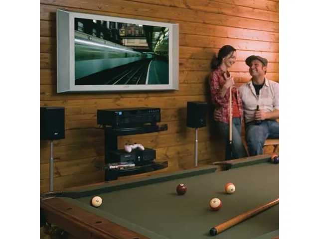 Neo-Flex Wall Mount UHD