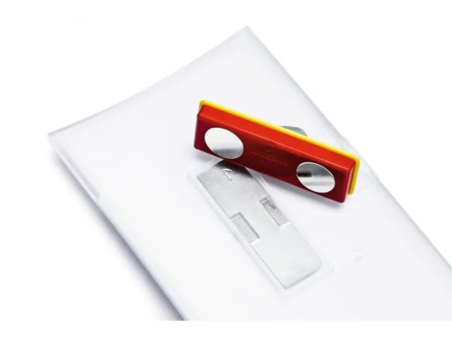 Badge Durable 8212 Click Fold met magneet 40x75mm