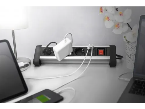 4-voudige kantoorstekkerdoos met 2x USB-poorten USB 5V/2A zwart/zilver
