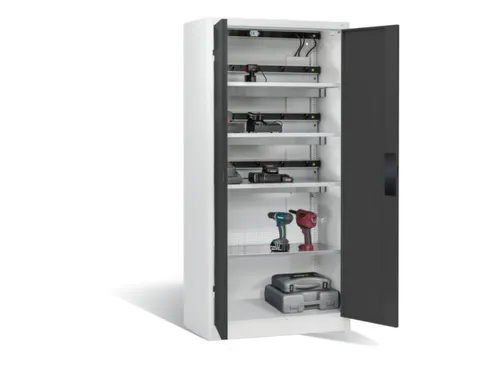 acculaadkast 1950x930x500mm 15stekkerdozen 230V ventilator fr. RAL7016