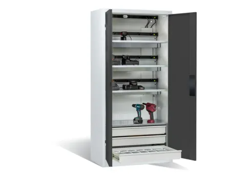 acculaadkast 1950x930x500mm 15stekkerdozen 230V ventilator fr. RAL7016