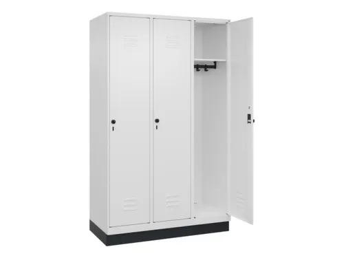 locker,HxBxD 1950x1200x500mm,3vak,vak B 400mm,draaigrendel,sokkel