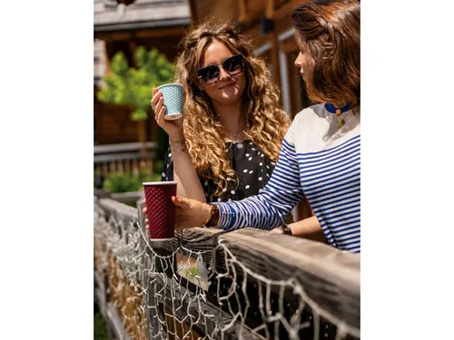 Beker porselein Les Artistes Paris 450ml met siliconen grip Rood