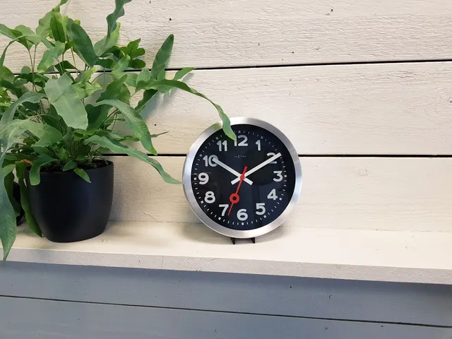 Horloge murale NeXtime 'Station' Ø19cm aluminium brossé noir