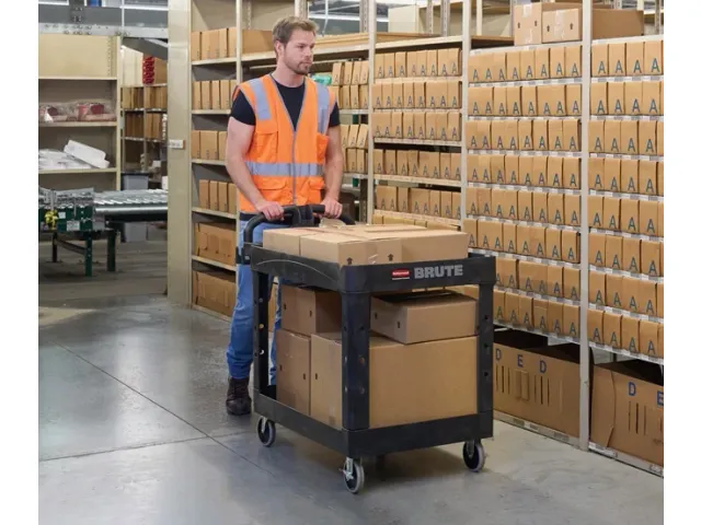 Rubbermaid BRUTE Heavy-Duty Werkwagen Groot 2 Schappen Zwart