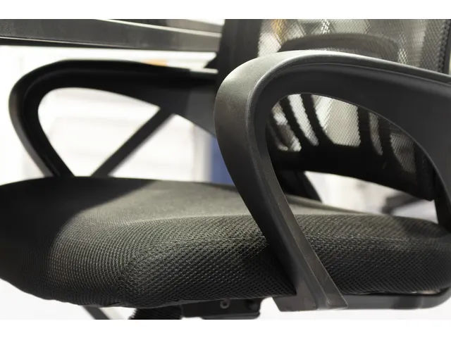 Chaise de bureau Linea Felluca avec accoudoir noir