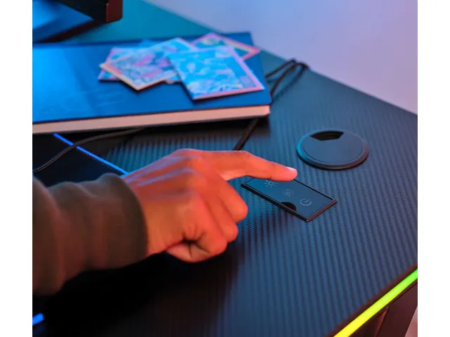 GXT 709 LUMINUS RGB-led Gaming Desk Zwart 120x60x74cm