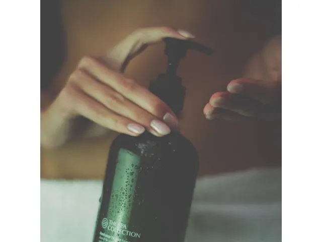 The Spa Collection Vetiver ECOCERT Shampoo pompfles 24x475ml