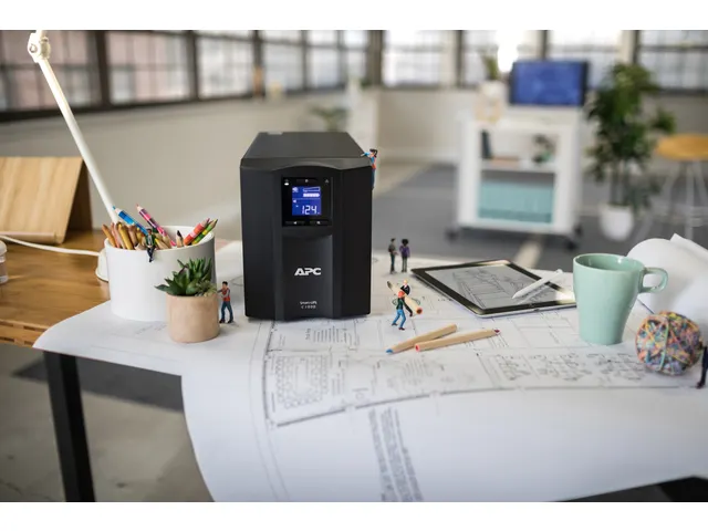 APC Smart-UPS SMC1000IC Noodstroomvoeding - 8x C13, USB, SmartConnect,