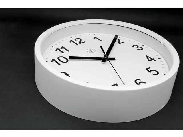Horloge murale NXT dia. 25,cm plast. blanc, cadran blanc silencieuse