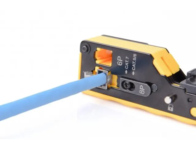 Multi-modulaire Krimptang voor doorvoerconnectoren