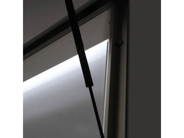 Outdoor mededelingenbord 12x A4 met logopaneel LED verlicht