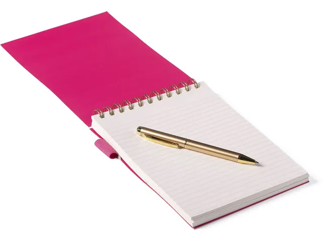 Bloc-notes spirale avec stylo rose ligné 15x22cm