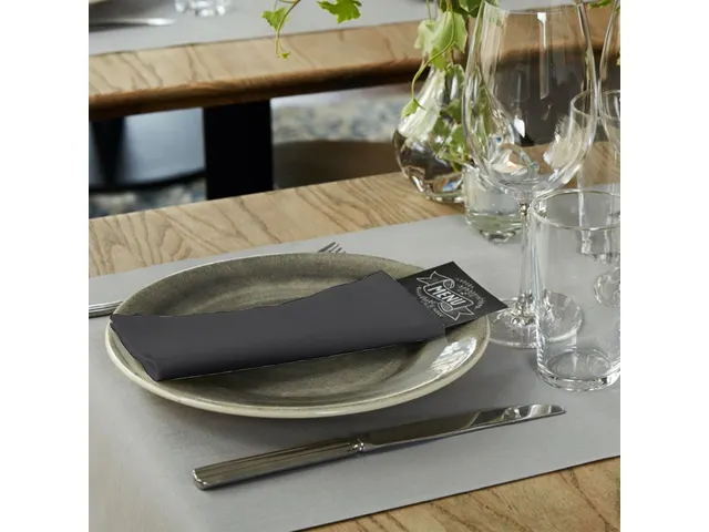 Serviette de table Tork 478196 Premium LinStyle pli 1/8 noir 700 pièc