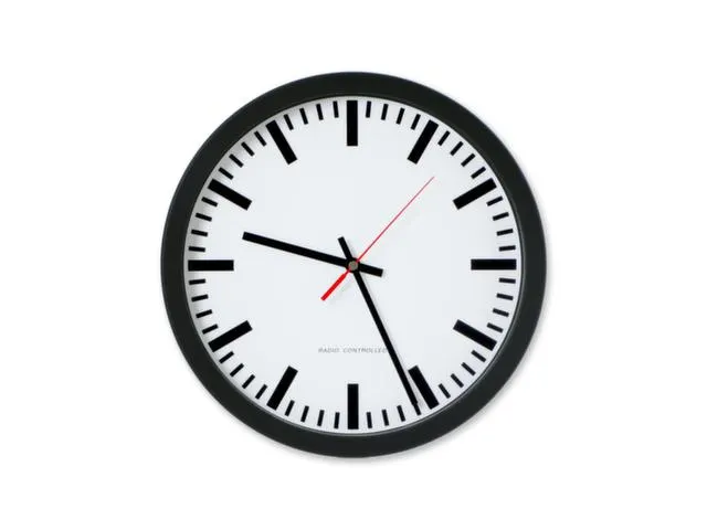 Radiowandklok Ø 30 cm met Streepaanduiding
