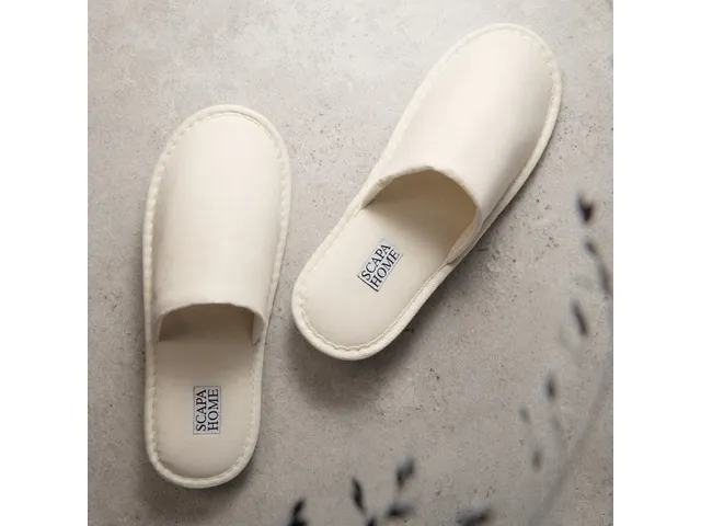 Chaussons closed toe 100 pièces