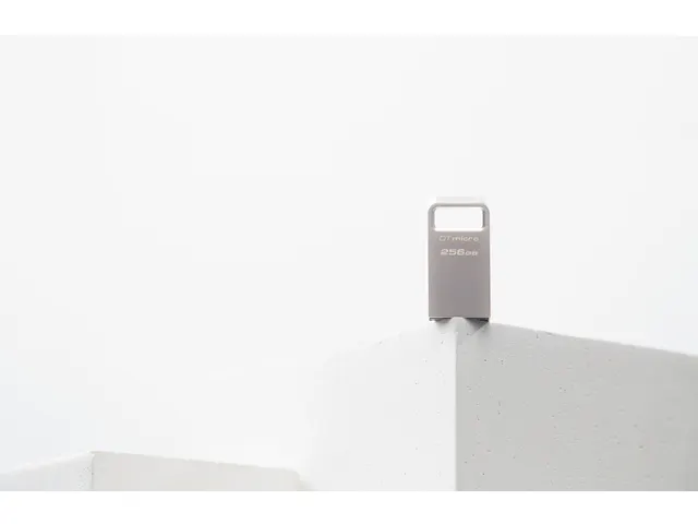 256GB DataTraveler Micro 200MB/s Metal USB 3.2 Gen 1