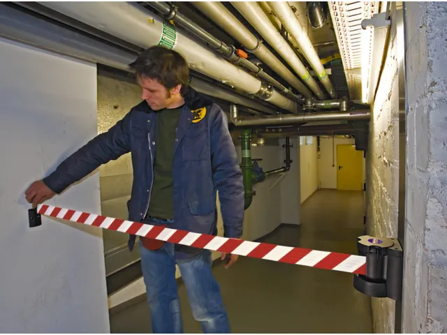 afzetsysteem voor wandmontage,m. 1riem(en),LxB 5m x50mm,riem rood/wit