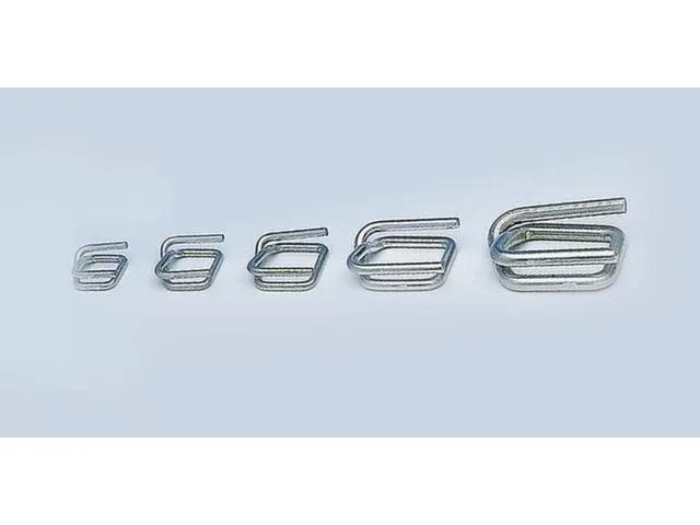 Boucles métalliques galvanisées pour feuillard polyester et composit