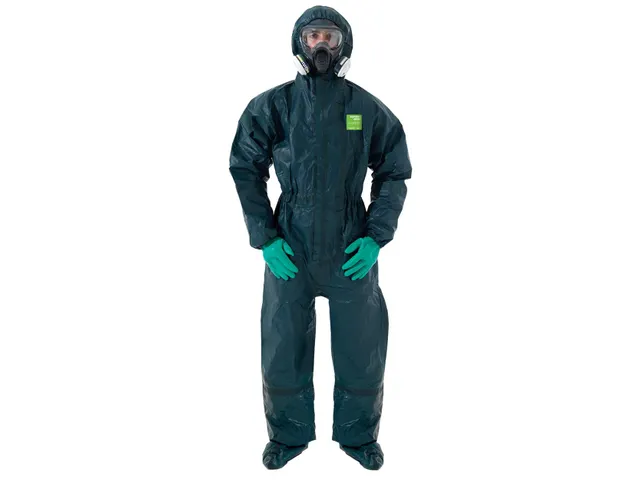 Ansell AlphaTec 4000 overall, model 122 - XL